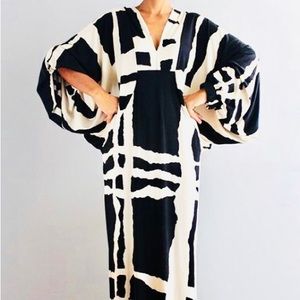 NWT Black and ivory caftan style dress with bat-wing sleeves